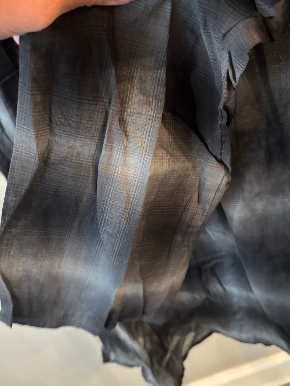 Uniqlo Women's Blue and Gray Plaid Button-Down Blouse size L - Picture 4 of 10